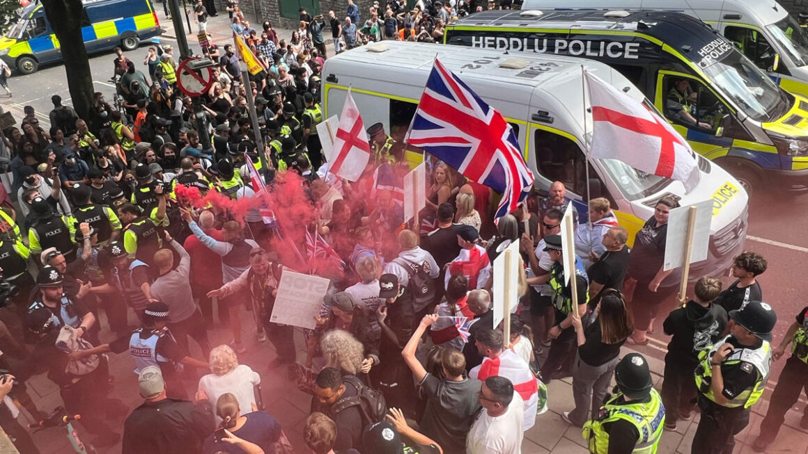 Anti-racists confront far-right demonstration outside an asylum hotel in Bristol